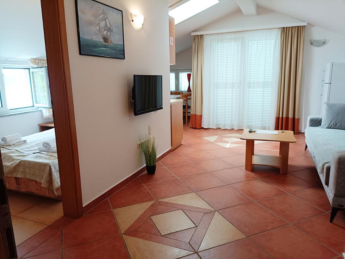 Villa Bionda Malinska Esterno foto