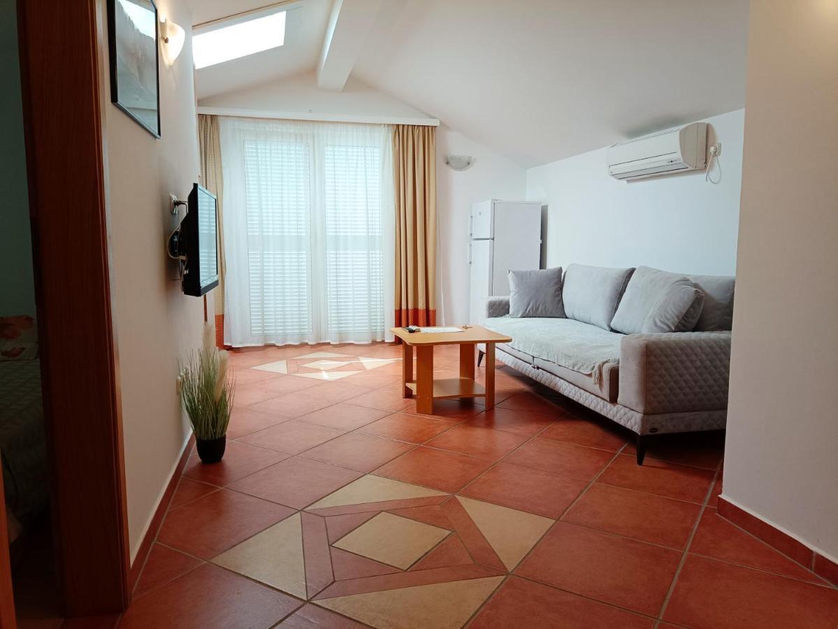 Villa Bionda Malinska Esterno foto